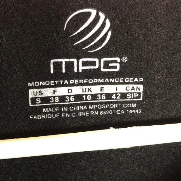 MPG size small half zip top, 1/2 zip. Pink/Back - Picture 4 of 6